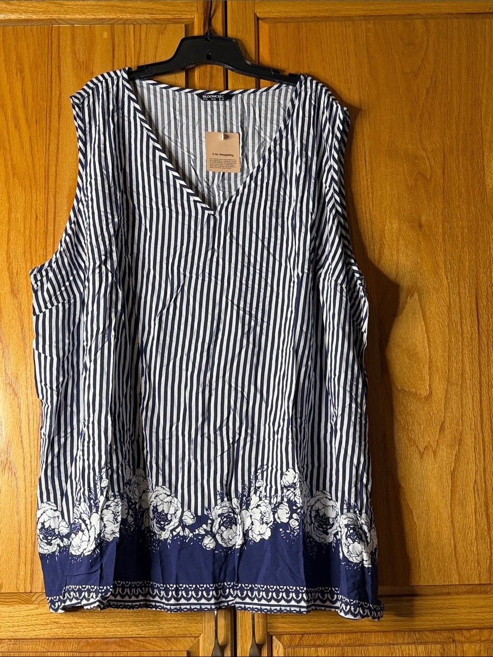 28 BloomChic Navy & White Striped V-Neck Sleeveless Top floral trim NWT